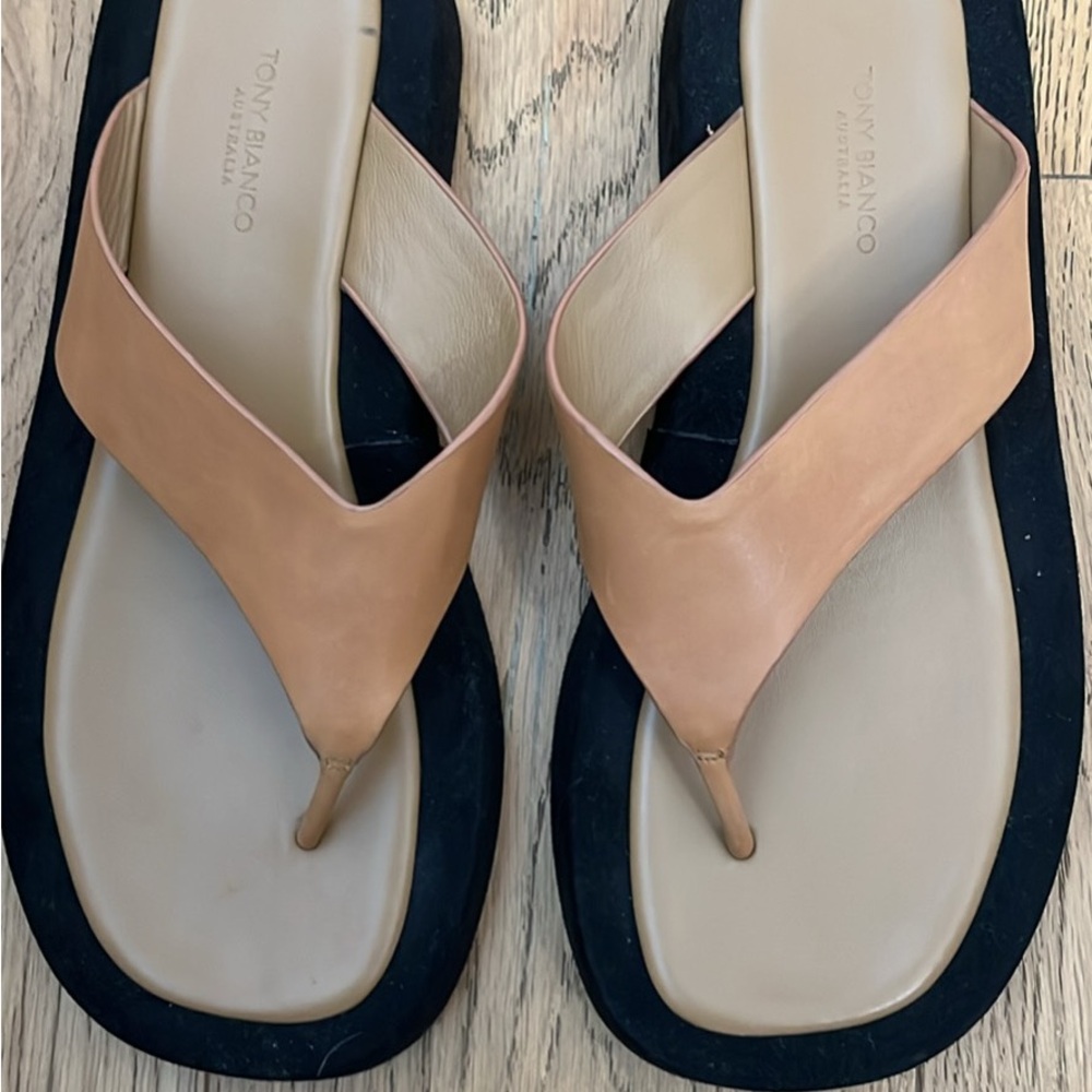 Tony Bianco Ives Como Tan Leather Flip Flops Size 9